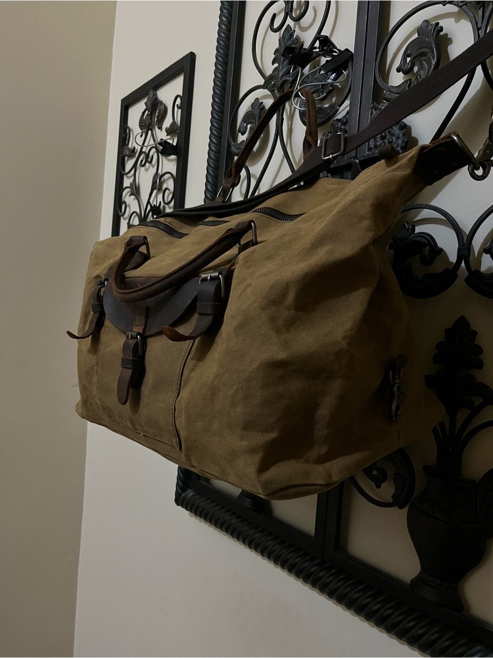 NEWHEY 55L
Travel Duffel Bag
Waterproof Waxed Canvas & Leather Weekender Bag - Picture 4 of 10